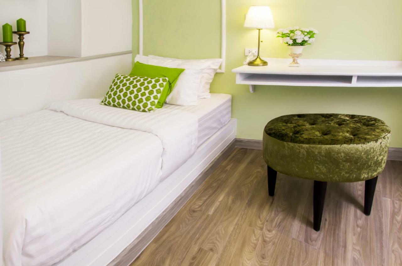 Mali @Silom Boutique Hotel Бангкок Екстер'єр фото