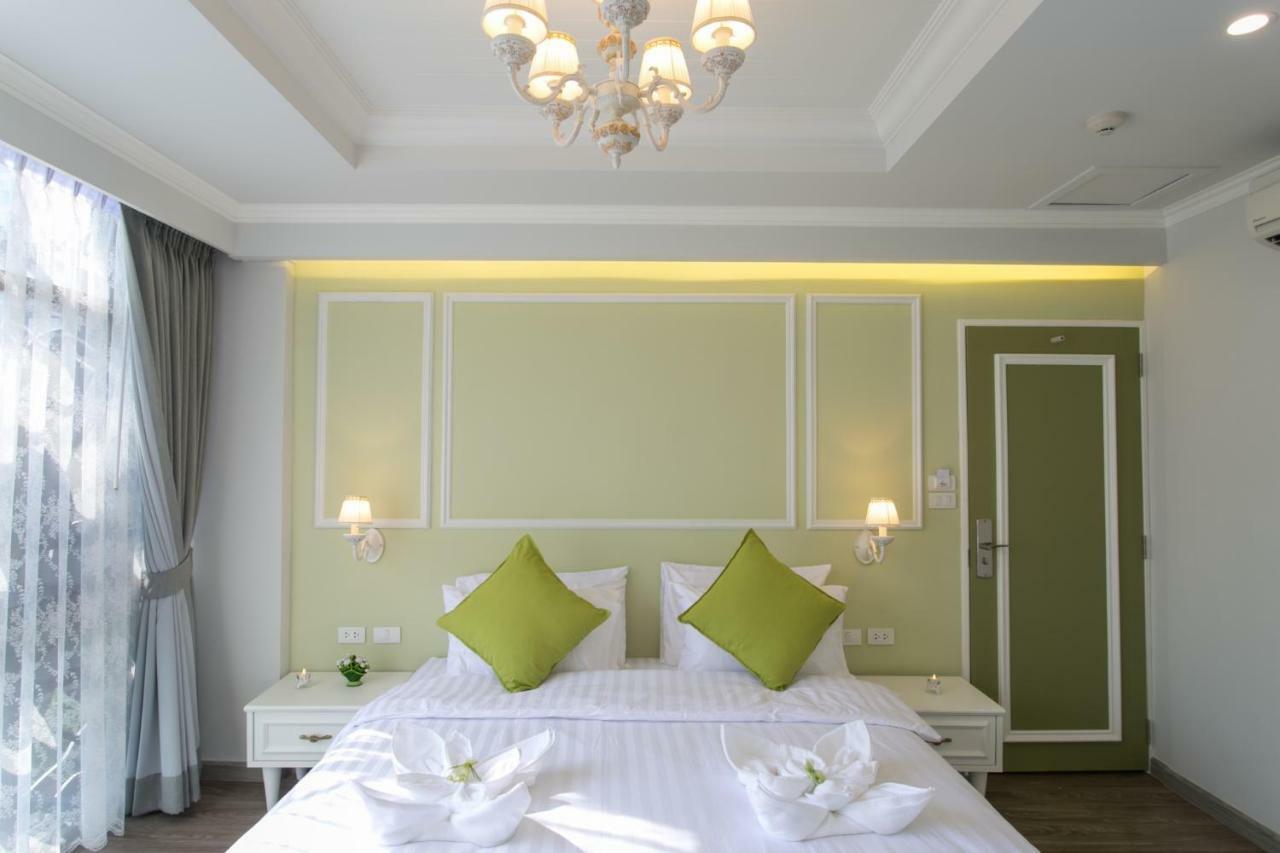 Mali @Silom Boutique Hotel Бангкок Екстер'єр фото