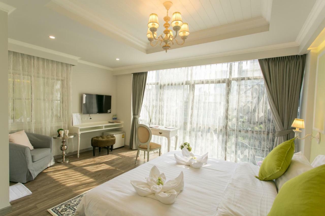 Mali @Silom Boutique Hotel Бангкок Екстер'єр фото