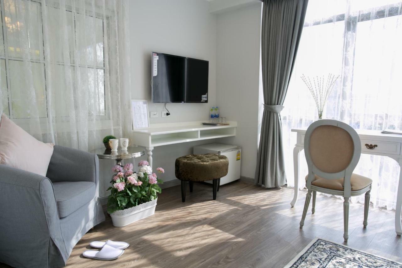 Mali @Silom Boutique Hotel Бангкок Екстер'єр фото