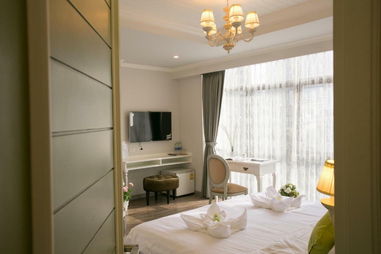 Mali @Silom Boutique Hotel Бангкок Екстер'єр фото